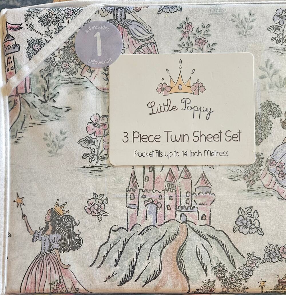 Little Poppy girls 3 piece twin sheet set princess castle easy care Soft NIP